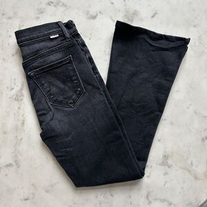 MOTHER THE WEEKENDER FRAY THUNDER ROAD WOMENS 25 Flare BLACK JEANS